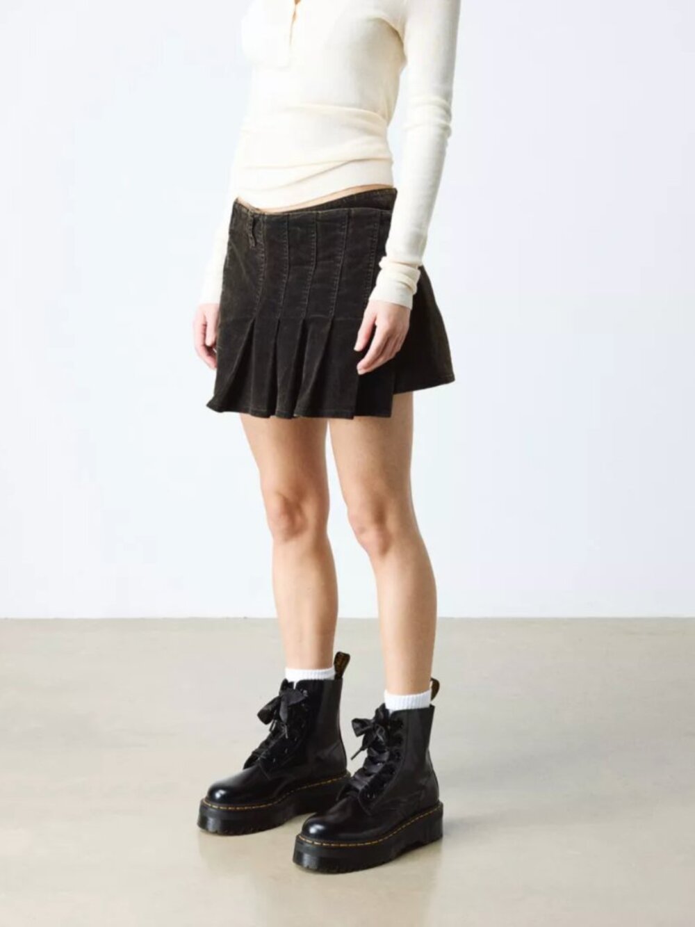 Dr. Martens Molly Leather Platform Boots (Like new!) - Picture 3 of 7